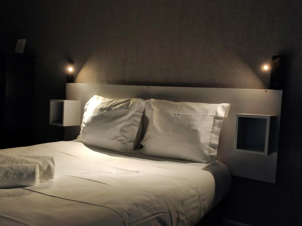 Bar Hotel Du Centre Montrevel-en-Bresse Eksteriør billede